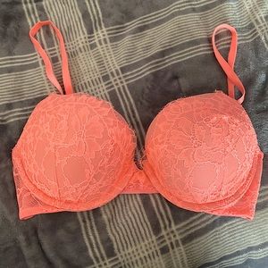 Victoria’s Secret peach/pink lace push up bra..size 32D